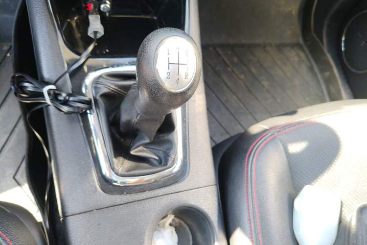 Used FORTHING Joyear X5 2013 1.6L Manual Luxury Model China IV Standard