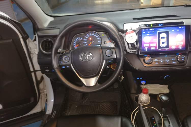 Used Toyota RAV4 2015 2.0L CVT Two-Wheel Drive Fashion Edition