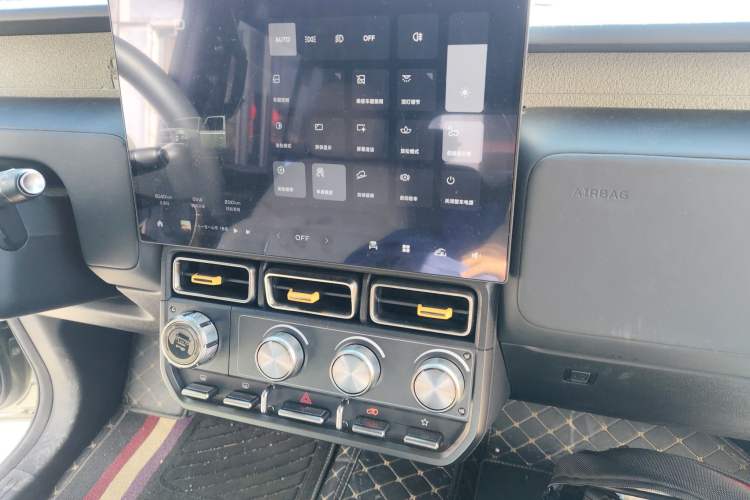 Used iCAR V23 2025 501 Four-Wheel Drive Intelligent Driving Version Audio And AC Panel