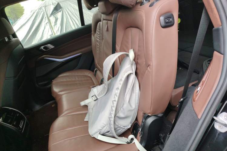 Used BMW X7 2020 xDrive40i Luxury Package with Leading Features Left Rear Seat