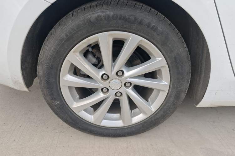 Used Buick Verano 2017 Sedan 15S Automatic Entry Model Right Rear Wheel Hub