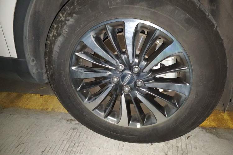 Used Lincoln Nautilus 2019 2.0T Two-Wheel Drive Zunyue Version China VI Standard Right Front Wheel Hub