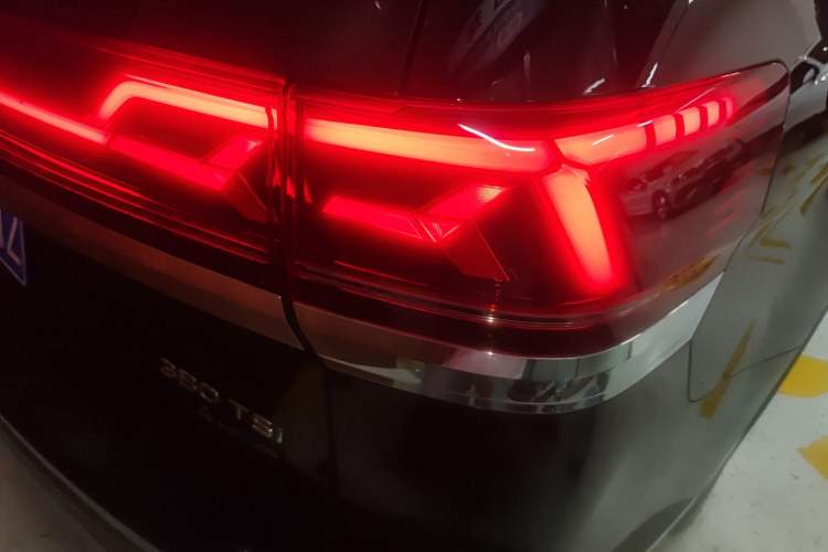 Used Volkswagen Teramont 2023 Facelift 380TSI Four-Wheel Drive Prestige Luxury Edition Right Rear Taillight