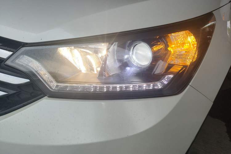 Used Dongfeng Aeolus AX7 2017 2.0L Automatic Zhiyu Trim Left Front Headlight