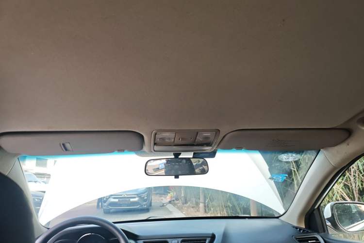 Used Kia K2 2012 Sedan 1.4L MT GLS Commemorative Edition
