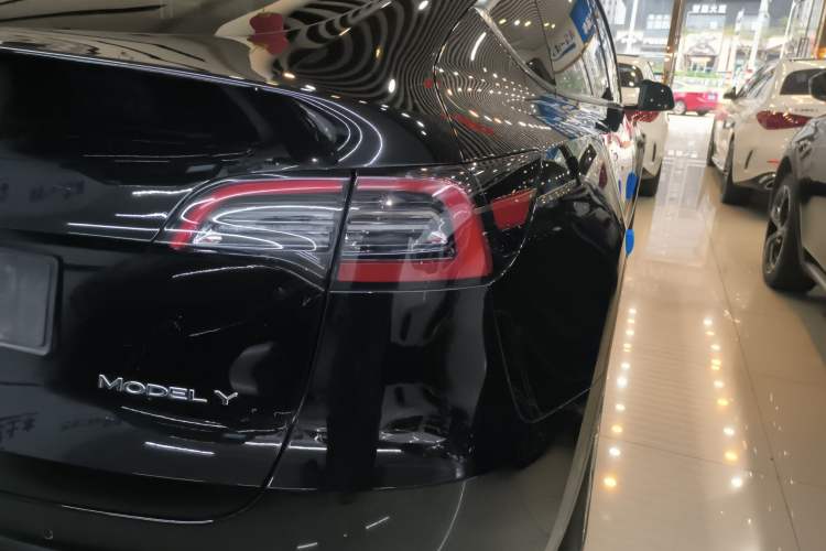 Used Tesla Model Y 2022 Long-Range All-Wheel-Drive Version
