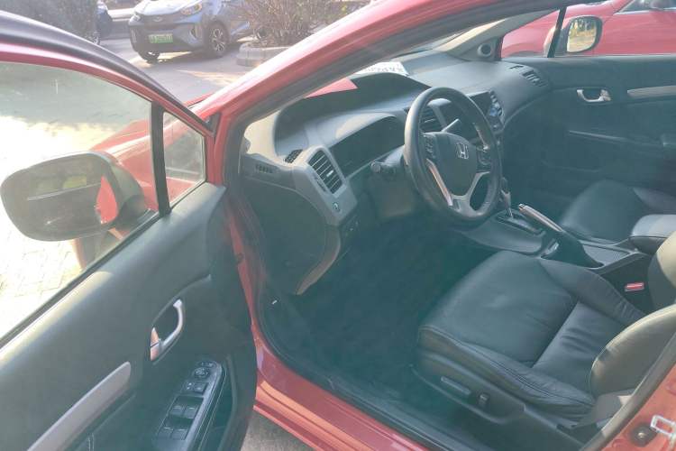 Used Honda Civic 2012 1.8L automatic luxury edition