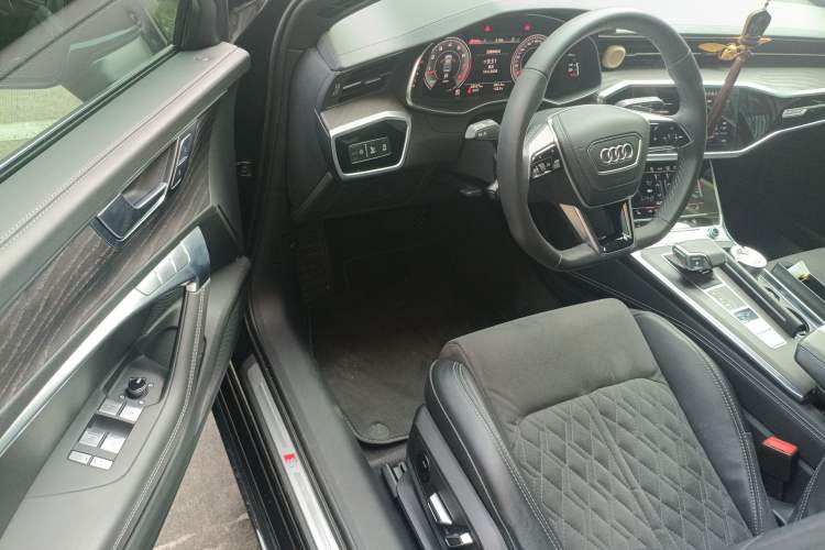 Used Audi A6L 2023 Updated 55 TFSI quattro Prestige Dynamic Edition
