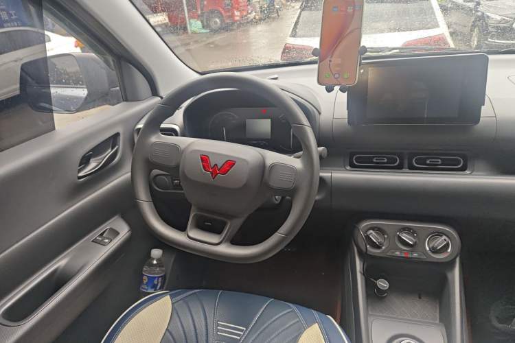Used Wuling Hongguang New Energy 2025 Extended-Range Hybrid 50 km Standard Version
