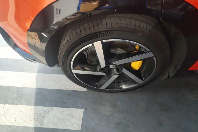 Used Xiaomi Auto YU7 2025 Ultra-Long Range High-Performance All-Wheel-Drive Max Edition Right Rear Wheel Hub