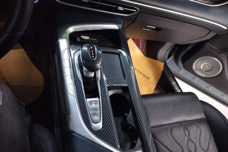 Used VOYAH FREE 2021 Four-Wheel Drive Standard Range-Extended Exclusive Luxury Package Gear Lever