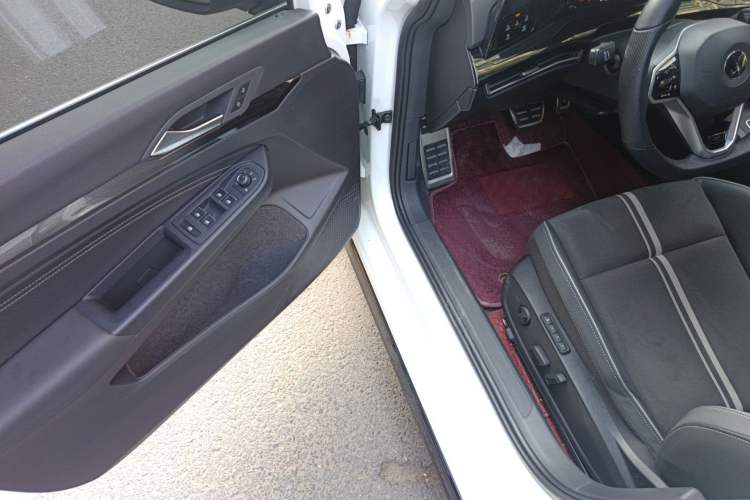 Used Volkswagen Golf 2023 280TSI DSG R-Line Lite Driver Seat