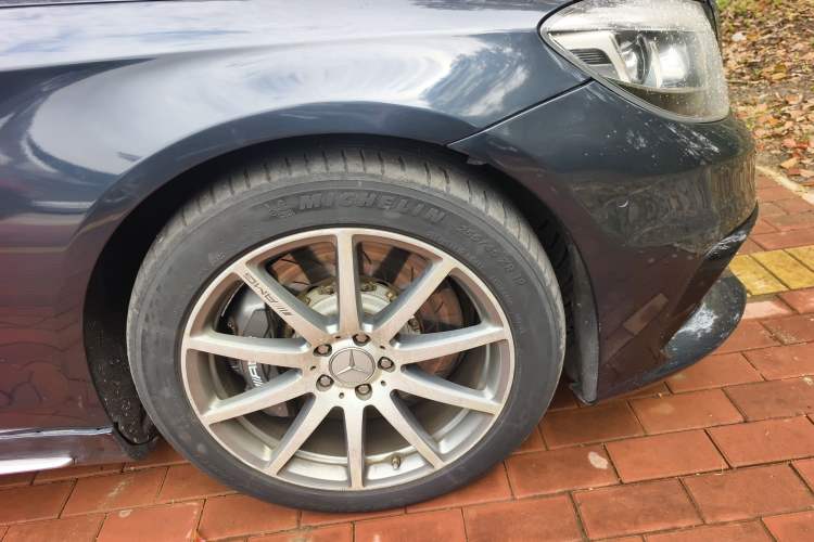 Used Mercedes-Benz S-Class AMG 2014 AMG S 63 L 4MATIC Right Front Wheel Hub