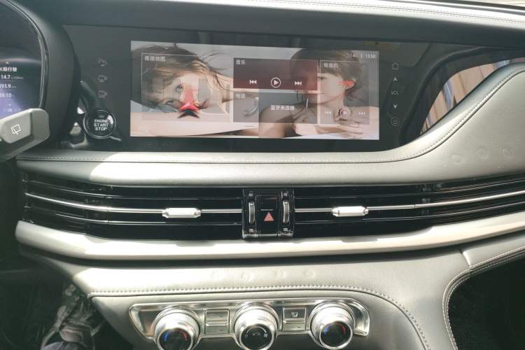 Used CHANGAN CS95 2019 2.0T Four-Wheel Drive Luxury Version Audio And AC Panel