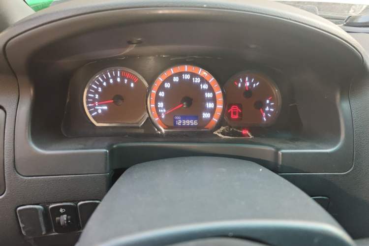 Used FORTHING Lingzhi 2013 M5 Q3 2.0L 7-seat Long-wheelbase Luxury Model
