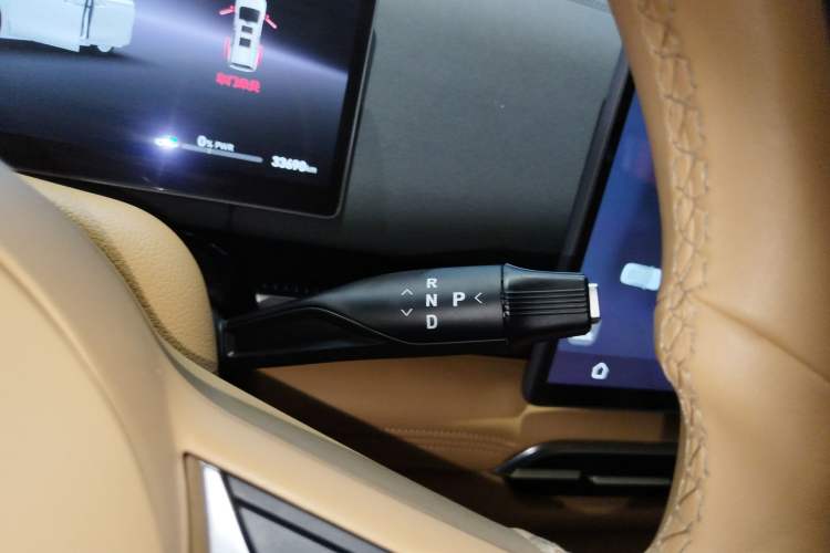 Used VOYAH Dream 2025 PHEV Four-Wheel Drive Excellence Qiankun Edition
