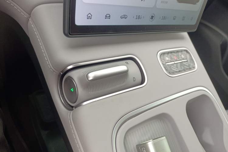 Used Nio EC6 2024 75 kWh Gear Lever