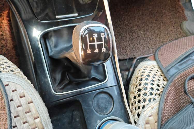 Used Foday Landfort 2015 1.9T Diesel Two-Wheel Drive Luxury Edition 7 Seats Gear Lever