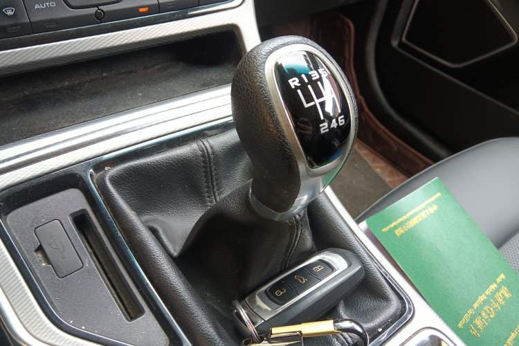 Used Geely Auto Emgrand GL 2018 1.4T Manual Elite Smart Connectivity Version Gear Lever