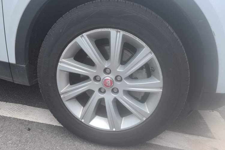 Used Jaguar E-PACE 2018 P200 China VI Right Front Wheel Hub