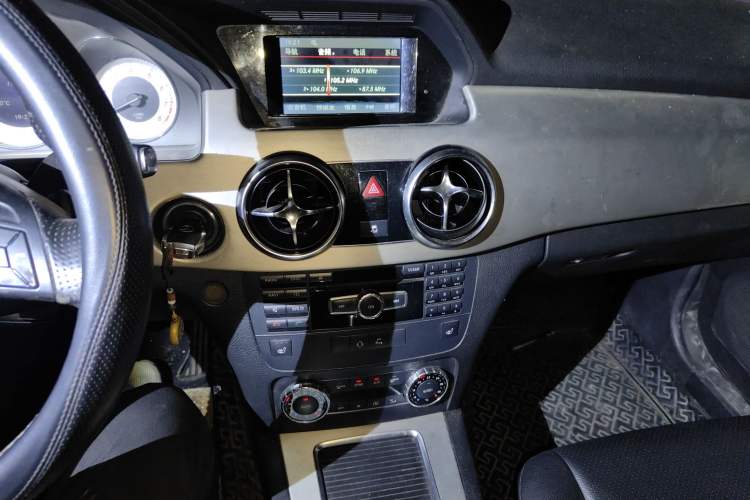 Used Mercedes-Benz GLK-Class 2013 GLK 300 4MATIC Dynamic Sunroof Model