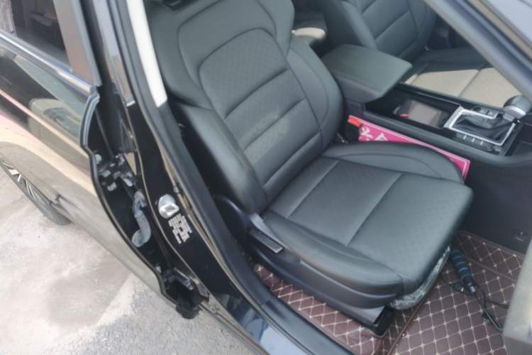 Used Sinotruk VGV U70 2020 1.5T Automatic Smart Enjoyment Elite Navigation Version 7 Seats Right Front Seat