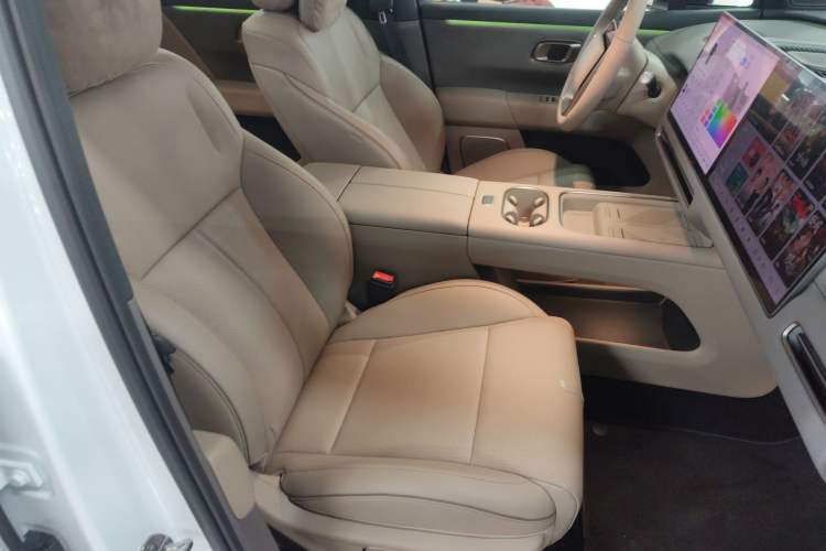 Used Li Auto i6 2025 Model Two-Wheel-Drive Standard Type
