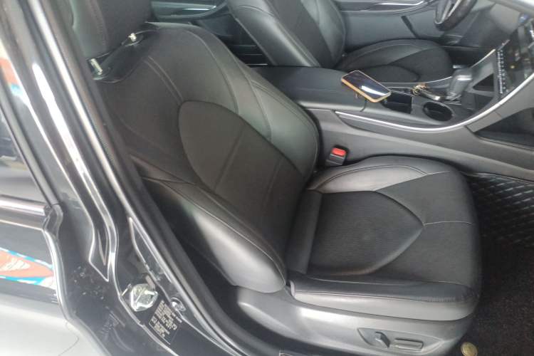 Used Toyota Avalon 2019 Dual-Engine 2.5L Luxury Edition China VI Standard
