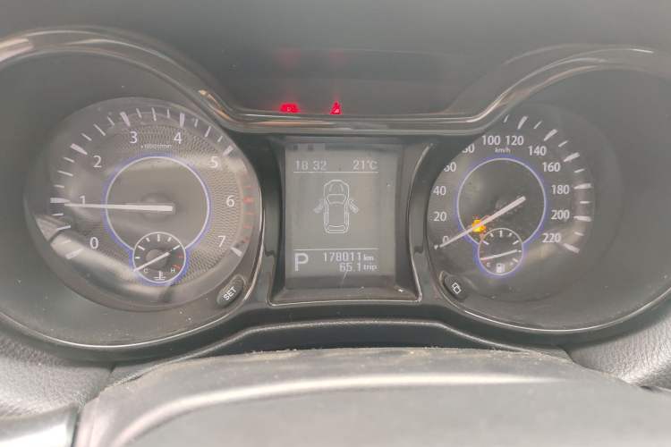 Used JMC Yusheng S350 2016 2.0T Automatic Two-Wheel Drive Gasoline Luxury Edition 5 Seats Odometer Close Up