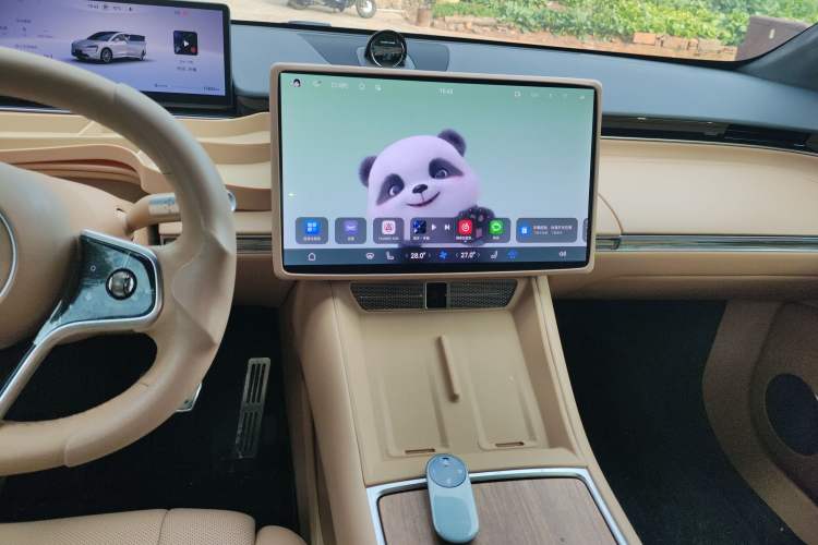 Used Hima Luxeed R7 2024 All-Electric 802 km Max Audio And AC Panel