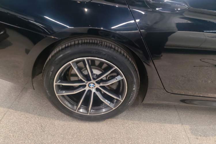 Used BMW 5 Series 2022 Second Facelift 525Li M Sport Package Right Rear Wheel Hub