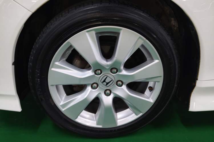 Used Honda Jade 2014 1.8L Automatic Comfort Elite Version 5 Seats Left Front Wheel Hub