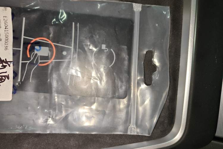 Used Tesla Model Y L 2025 Model Long-Range All-Wheel-Drive Version
