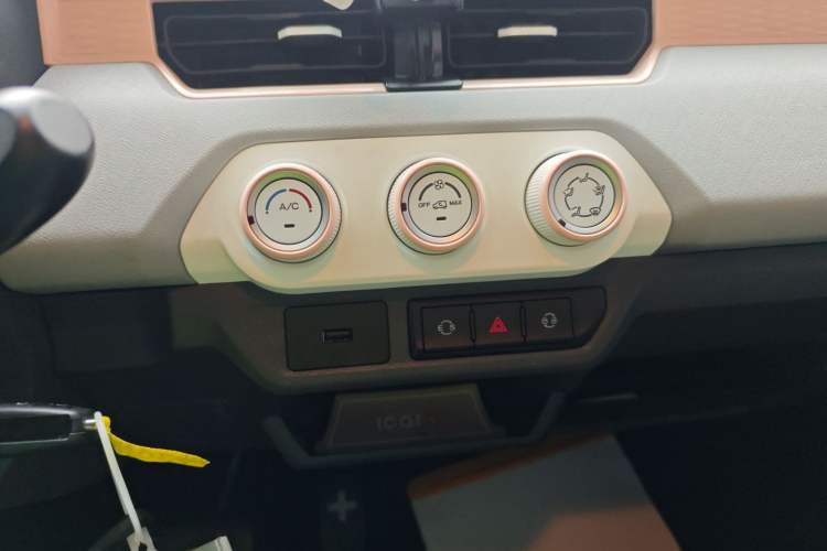 Used Chery QQ QQ Ice Cream 2022 170km Sundae Phosphate Lithium-Ion
