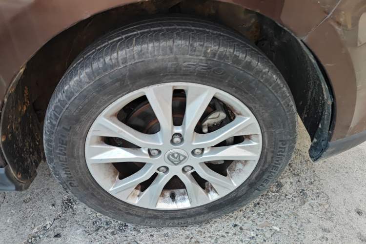 Used Baojun 730 2016 1.5L Manual Comfort Version 7 Seats China V Emission Standard Right Front Wheel Hub