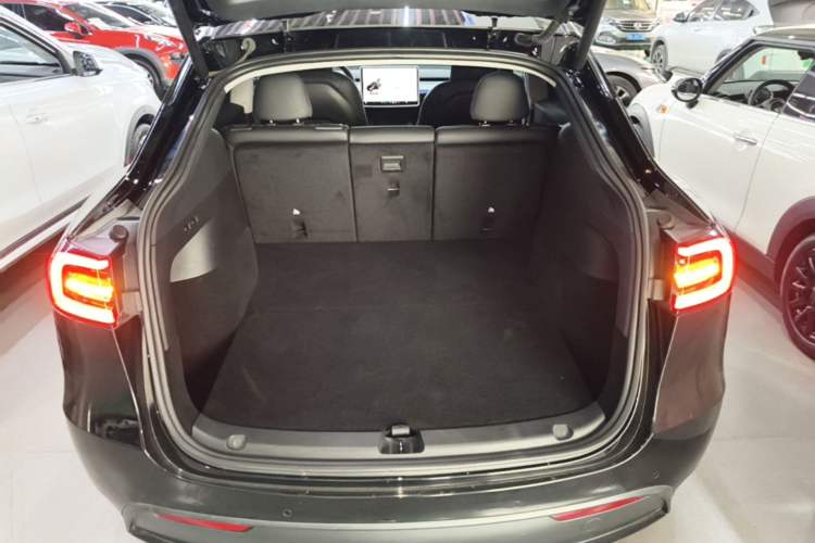 Used Tesla Model Y 2023 Rear-Wheel-Drive Version
