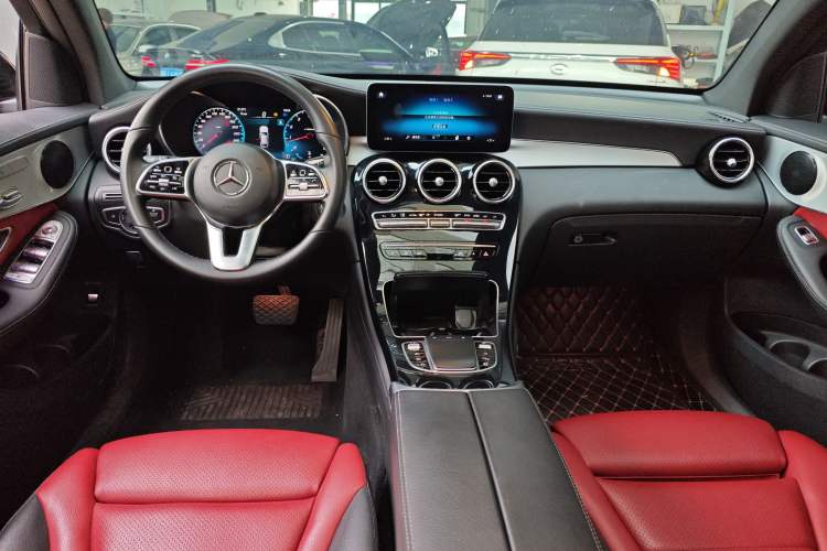 Used Mercedes-Benz GLC Coupe 2020 GLC 260 4MATIC Coupe SUV Center Console