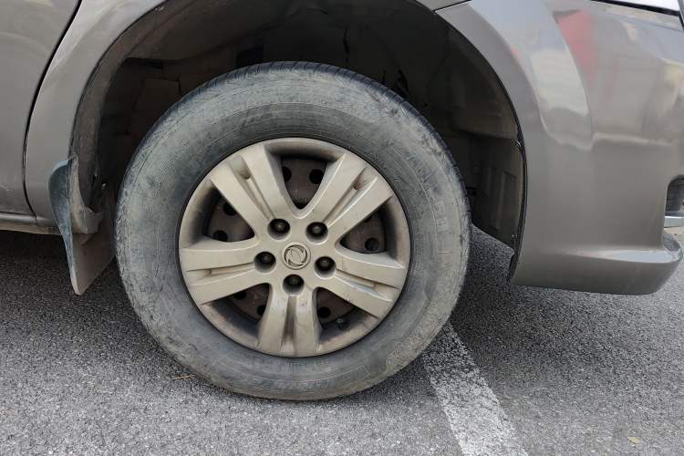 Used FORTHING Lingzhi 2014 M5 Q3 2.0L 7-seat Long-Wheelbase Comfort Version
