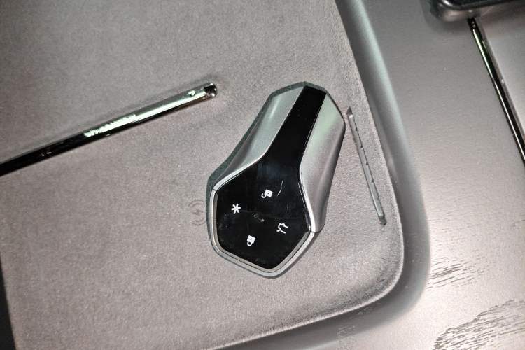 Used Hyptec HT 2025 825 Max Interior 1