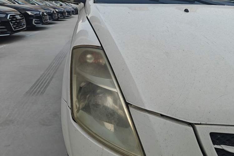 Used FAW Weizhi V2 2012 CROSS 1.3L Manual Luxury Model
