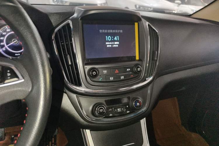 Used Baojun 560 2016 1.5T Manual Luxury Model Audio And AC Panel