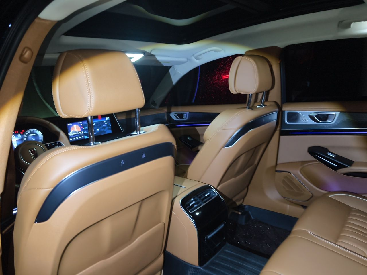 Hongqi H9 2025 Model Facelifted 2.0T Two-Wheel Drive Flag-Style Luxury Business Edition, 5 Seats - Chinese Trim Xiang — снимка 18