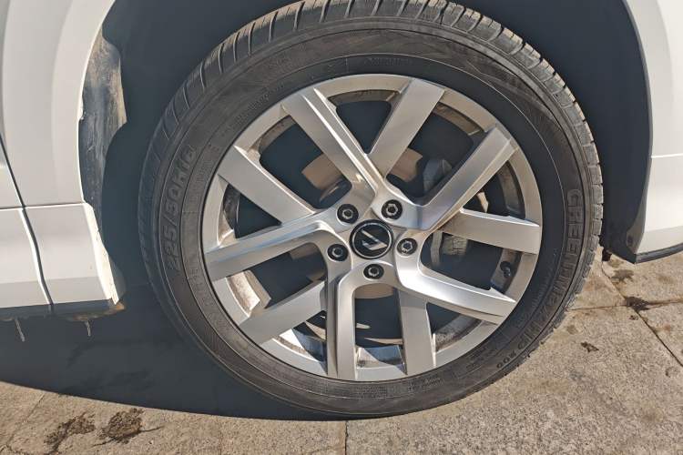 Used Jetta VS5 2024 280TSI Automatic Pioneer Edition Right Front Wheel Hub