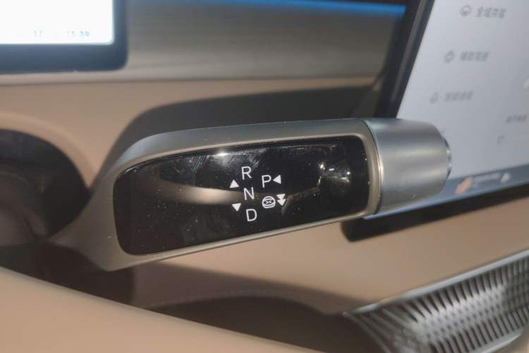 Used XPeng X9 2025 740 Ultra-Long Range Max Gear Lever