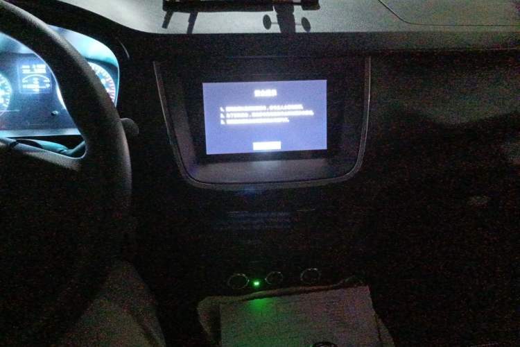 Used Jinbei Gold Hiace 2024 1.5L Travel Lion Commercial Version 7-Seater Audio And AC Panel