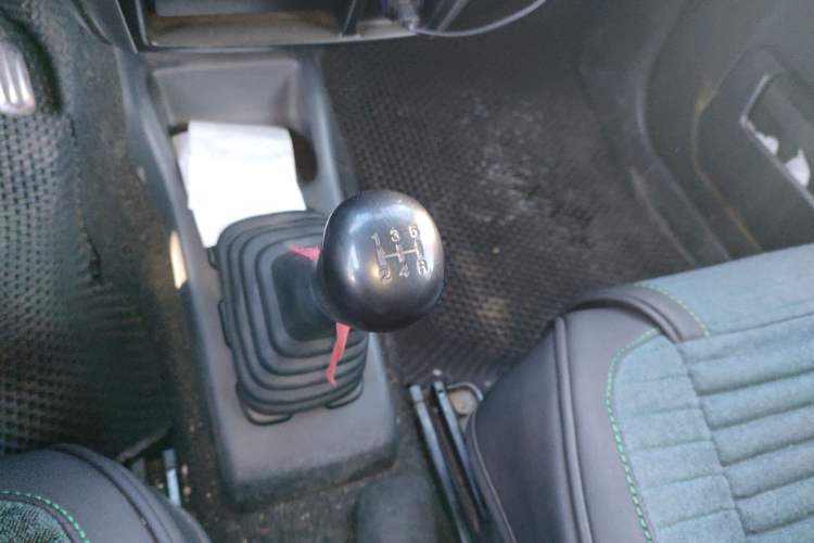 Used Suzuki Jimny 2015 1.3 MT JLX Gear Lever