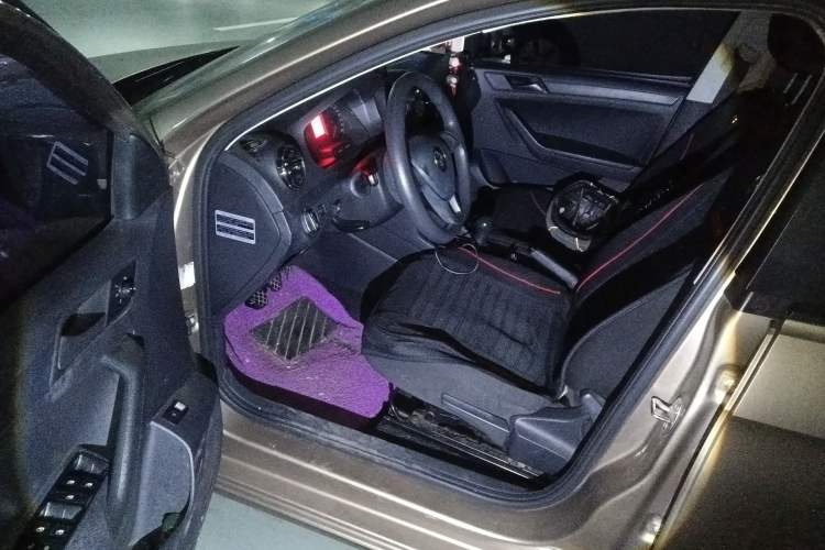 Used Volkswagen Jetta 2017 1.5L Manual Fashion Edition Driver Seat