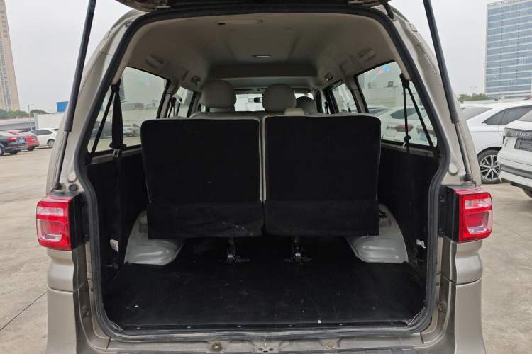 Used FORTHING Lingzhi 2022 M5L 1.6L Utility Model 7 Seats
