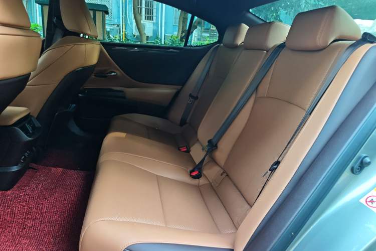 Used Lexus ES 2018 200 Excellence Edition China V Standard Left Rear Seat
