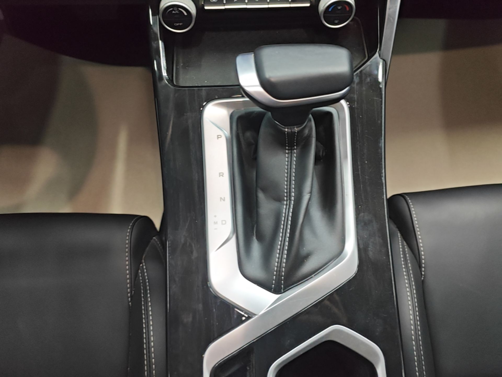 Geely Auto Coolray 2025 Model 1.5L CVT Superpower Edition MAX — снимка 16